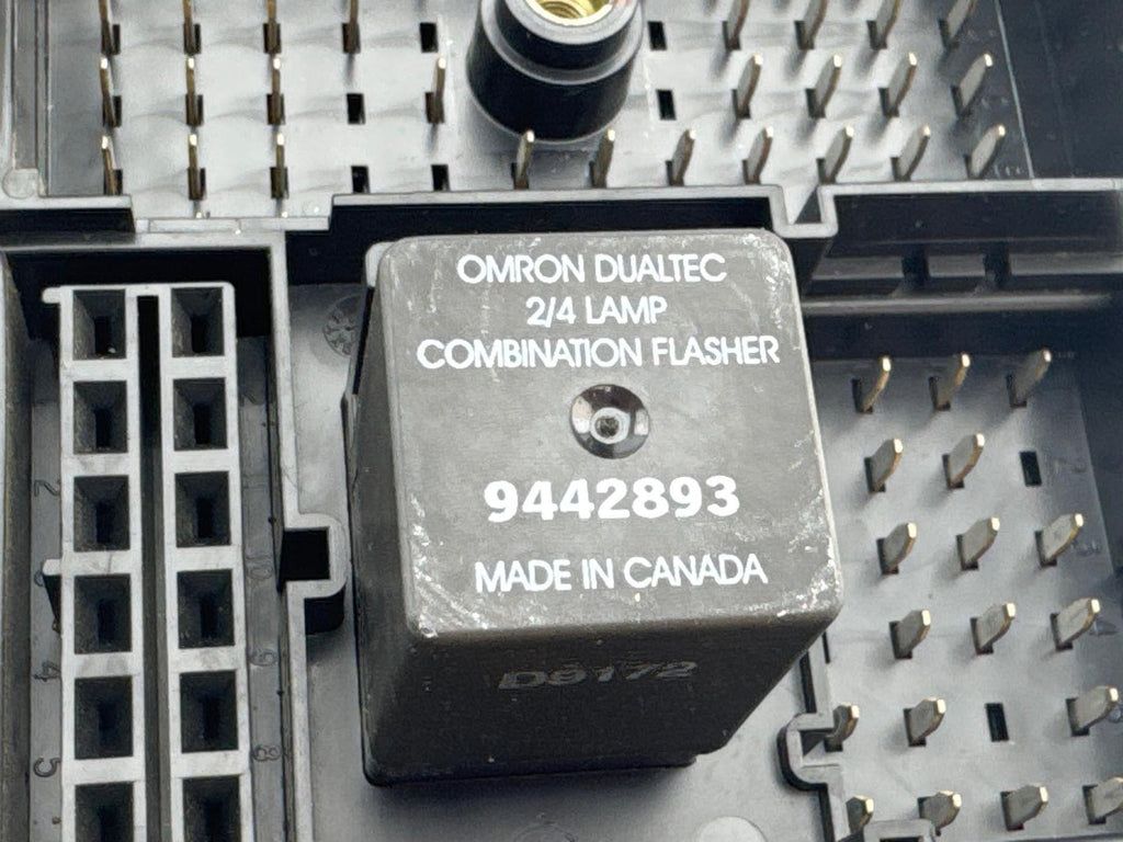 00-02 Saturn Sw2 Cabin Fuse Box