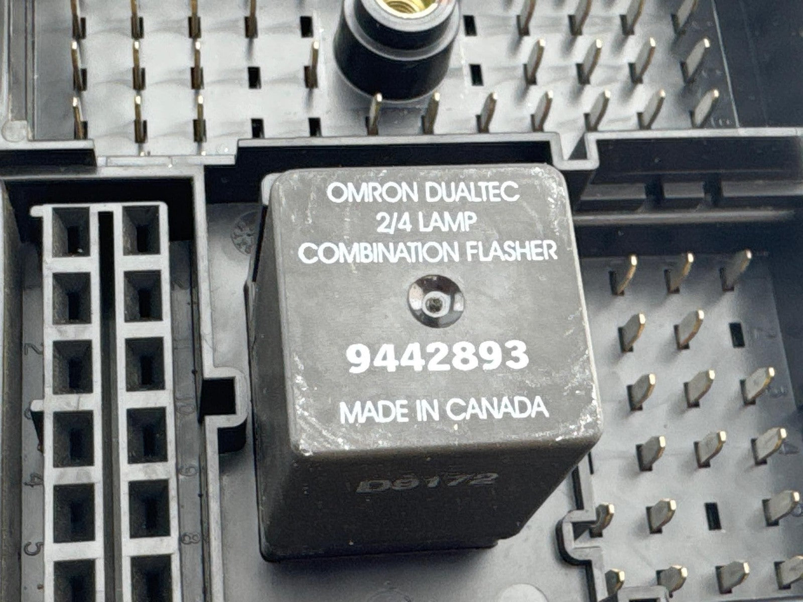 00-02 Saturn Sw2 Cabin Fuse Box