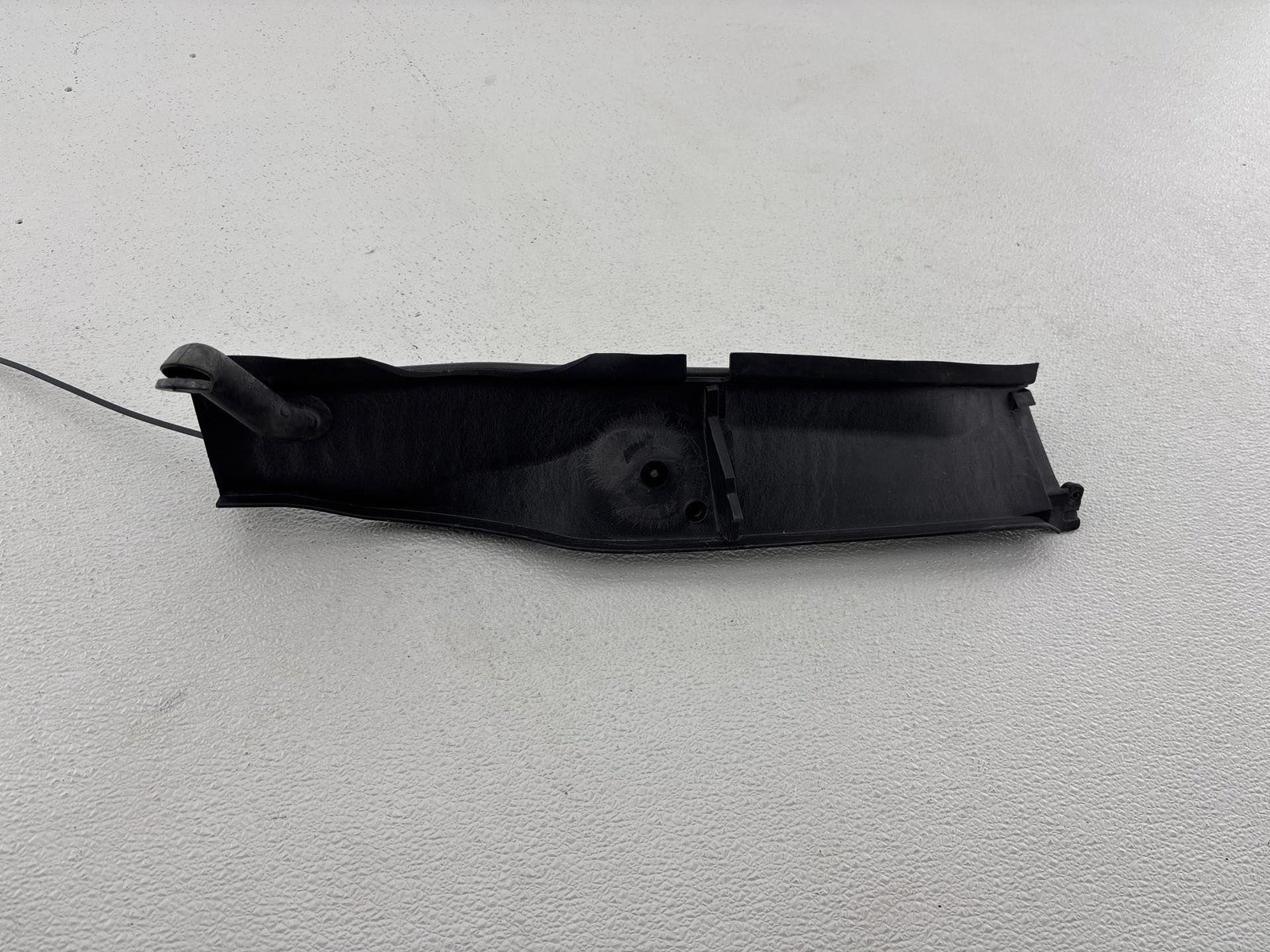 06-13 Bmw 335I E92 E88 E84 Front Left Side Windshield Cowl Heater Cover