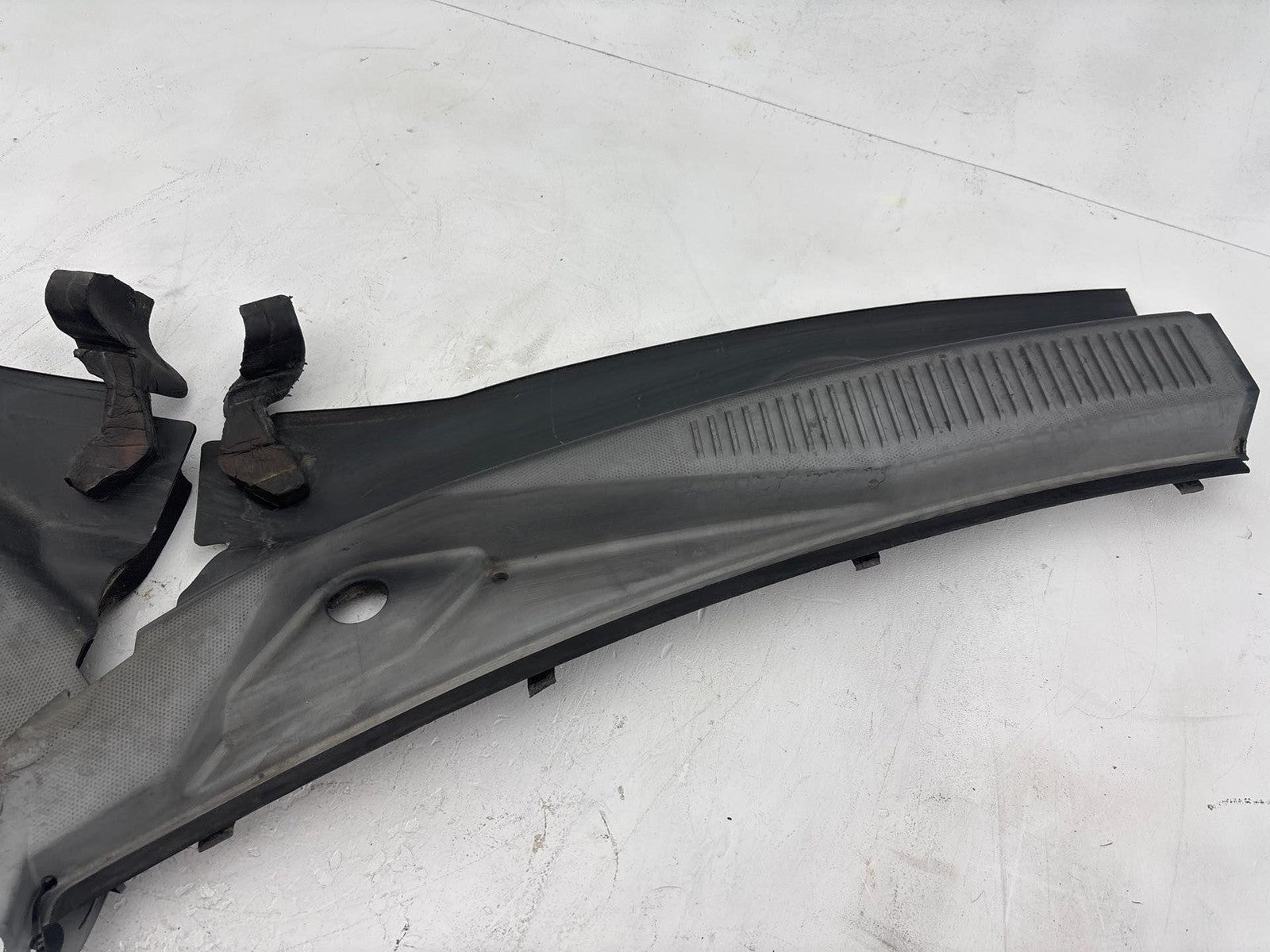 06-10 Jeep Grand Cherokee Windshield Wiper Vent Cowl Grille Panel Rh & Lh Oem