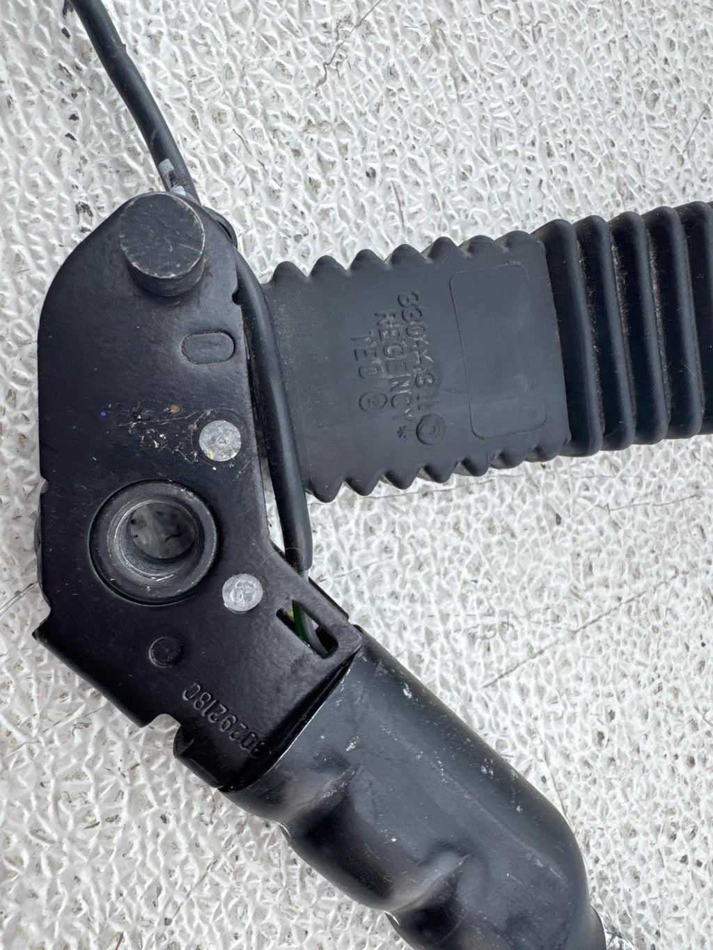 09-12 Mercedes Gl550 Front Right Passenger Side Seat Belt Buckle Oem