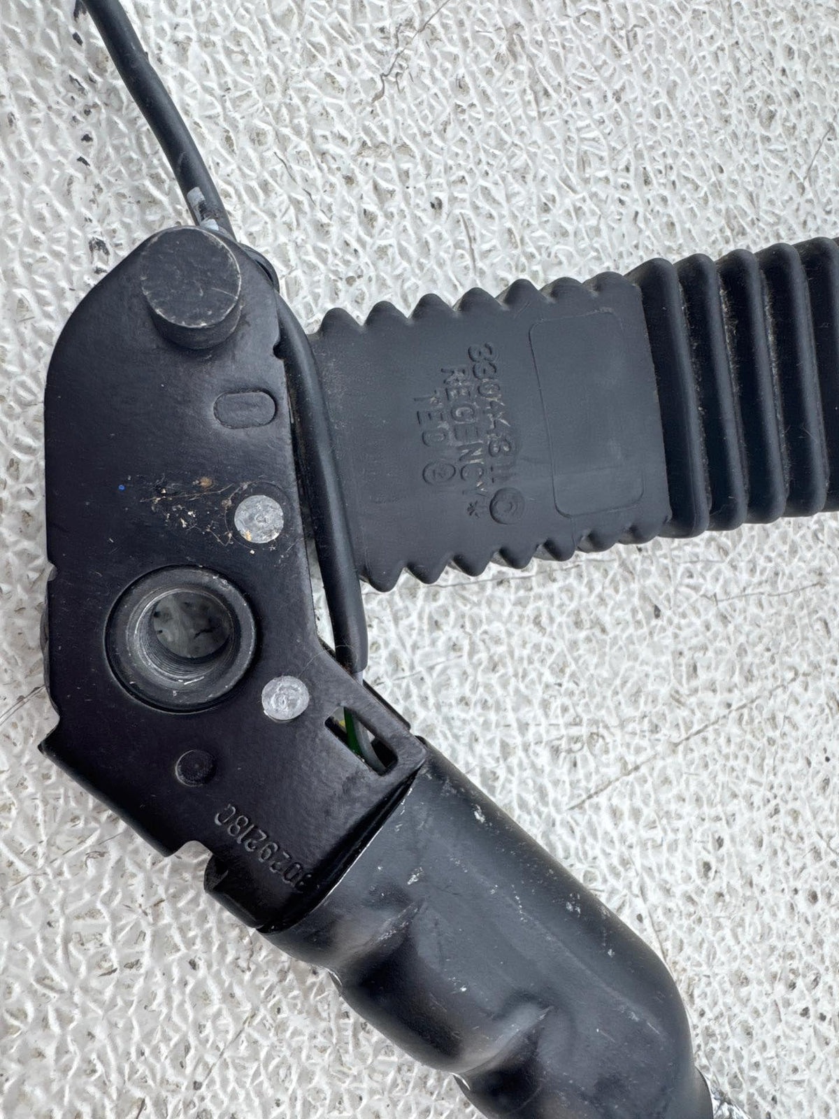 09-12 Mercedes Gl550 Front Right Passenger Side Seat Belt Buckle Oem