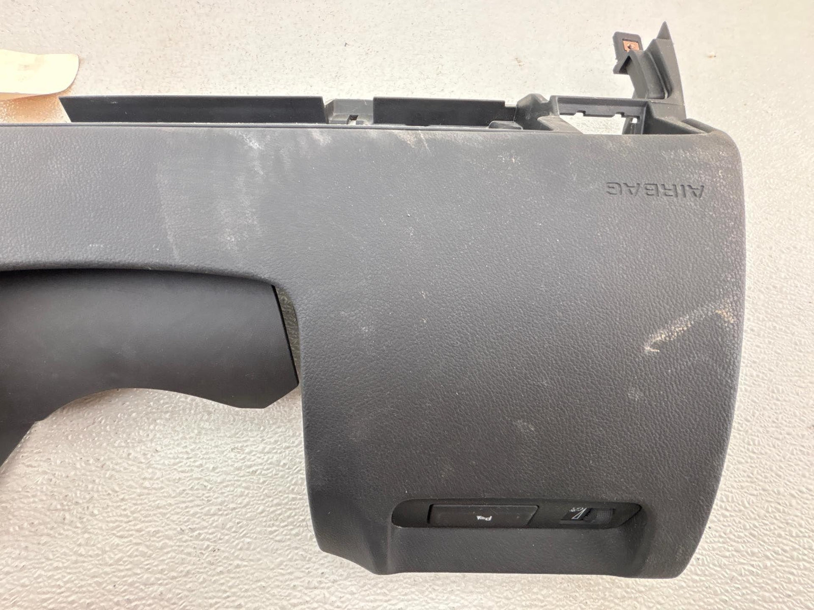 13-19 Cadillac Ats Front Driver Side Instrument Panel Knee Bolster Trim Black