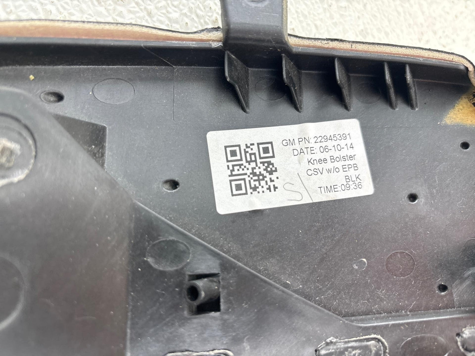 13-19 Cadillac Ats Front Driver Side Instrument Panel Knee Bolster Trim Black