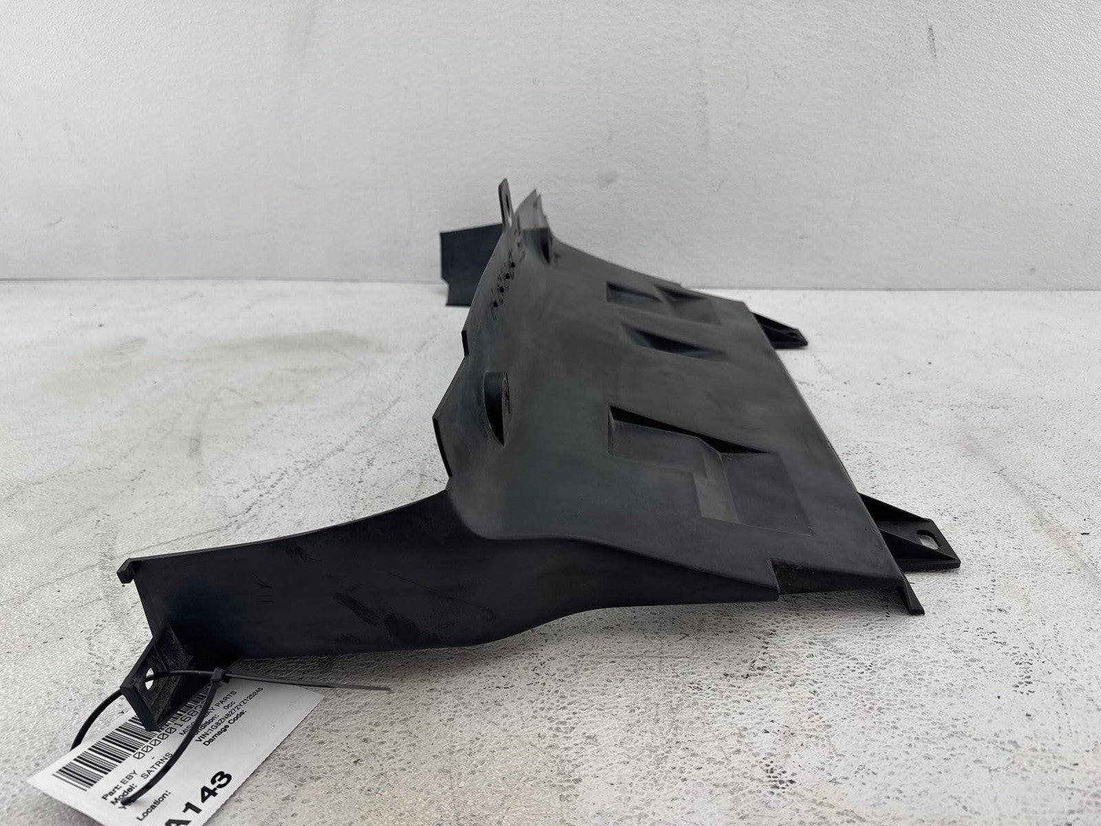 00-02 Saturn S Sw2 Duct Asmradiator Air Inlet 21031127