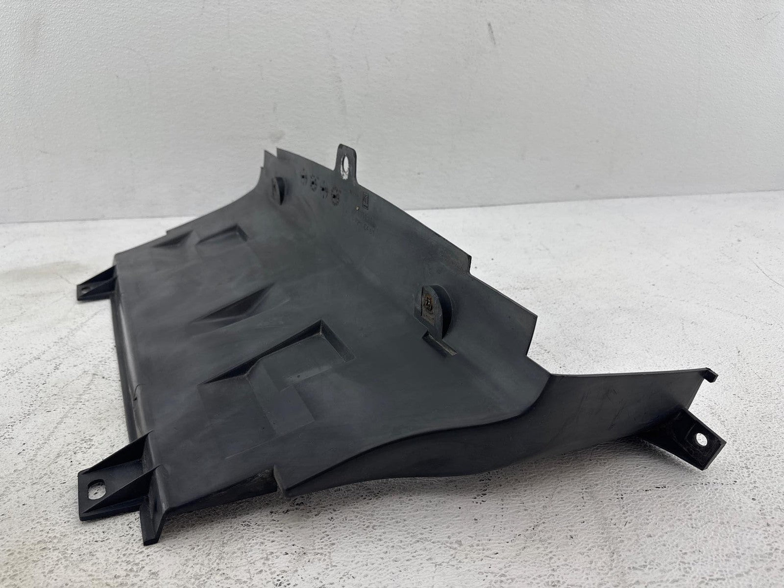 00-02 Saturn S Sw2 Duct Asmradiator Air Inlet 21031127