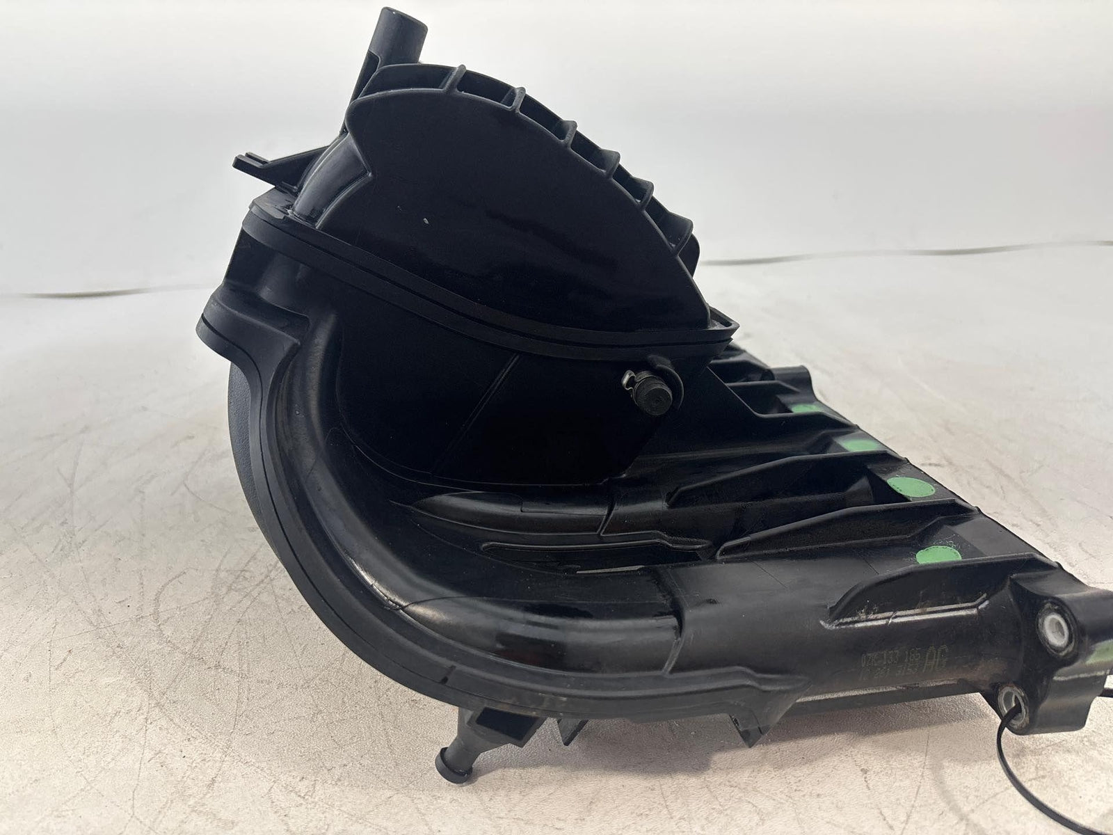 08-14 Volkswagen Jetta Sportwagen 2.5L Engine Intake Manifold