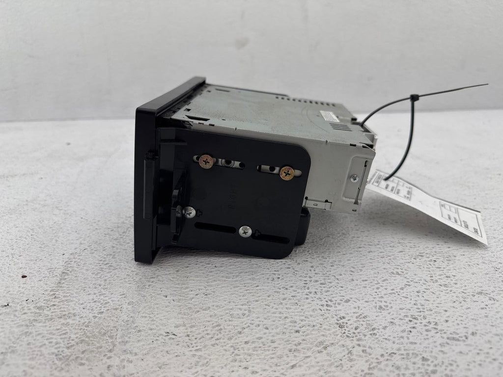 2000-2005 Saturn S-Series Am Fm Radio Cd Compact Disc Player Stereo Oem