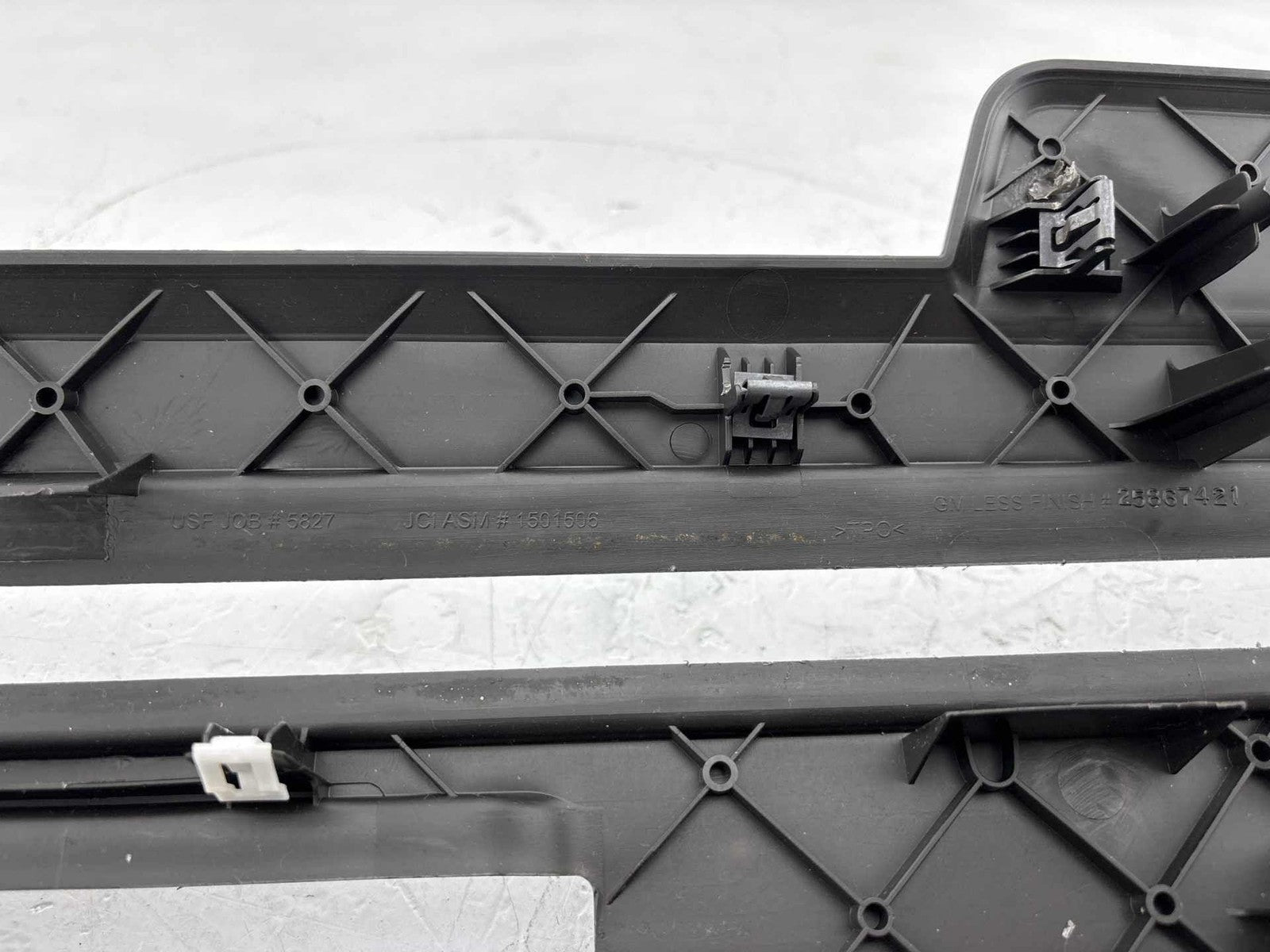 07-17 Gmc Acadia Cover Rear Seat Track Rear Inboard Oem