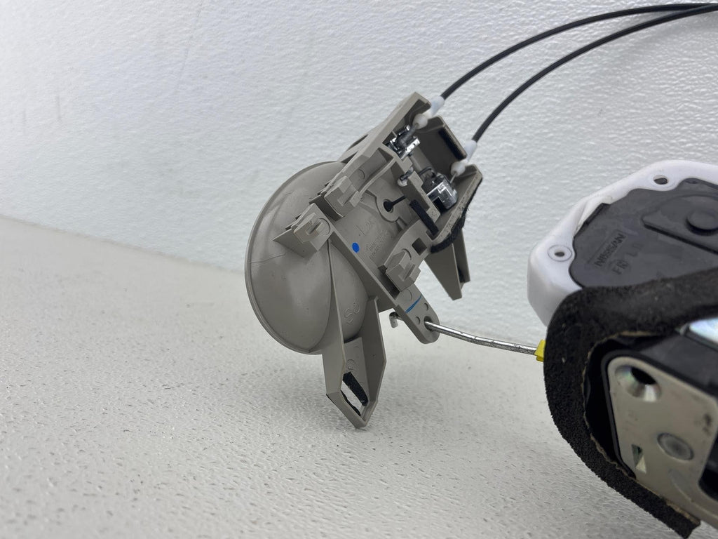 14-17 Nissan Versa Front Left Door Latch Lock Actuator & Interior Handle