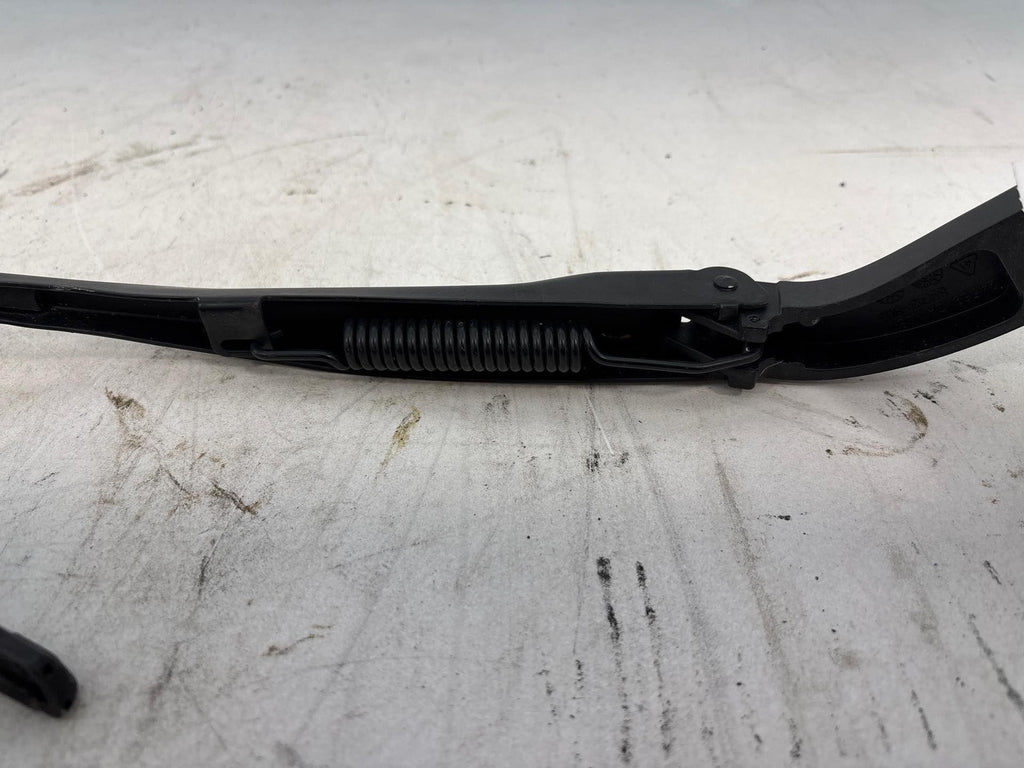 19-24 Dodge Ram 1500 Windshield Wiper Arm Right Side Oem 68338924Aa