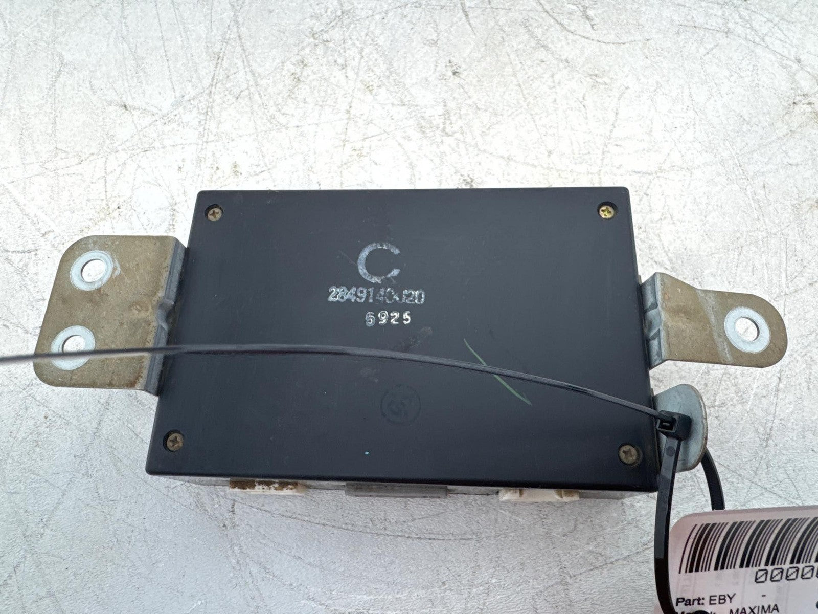 1995-1996 Nissan Maxima Chassis Ecm Body Control Bcm Center Dash Under Radio Oem