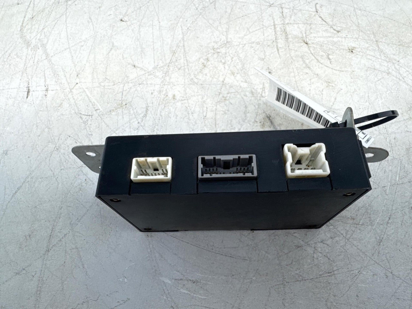 1995-1996 Nissan Maxima Chassis Ecm Body Control Bcm Center Dash Under Radio Oem