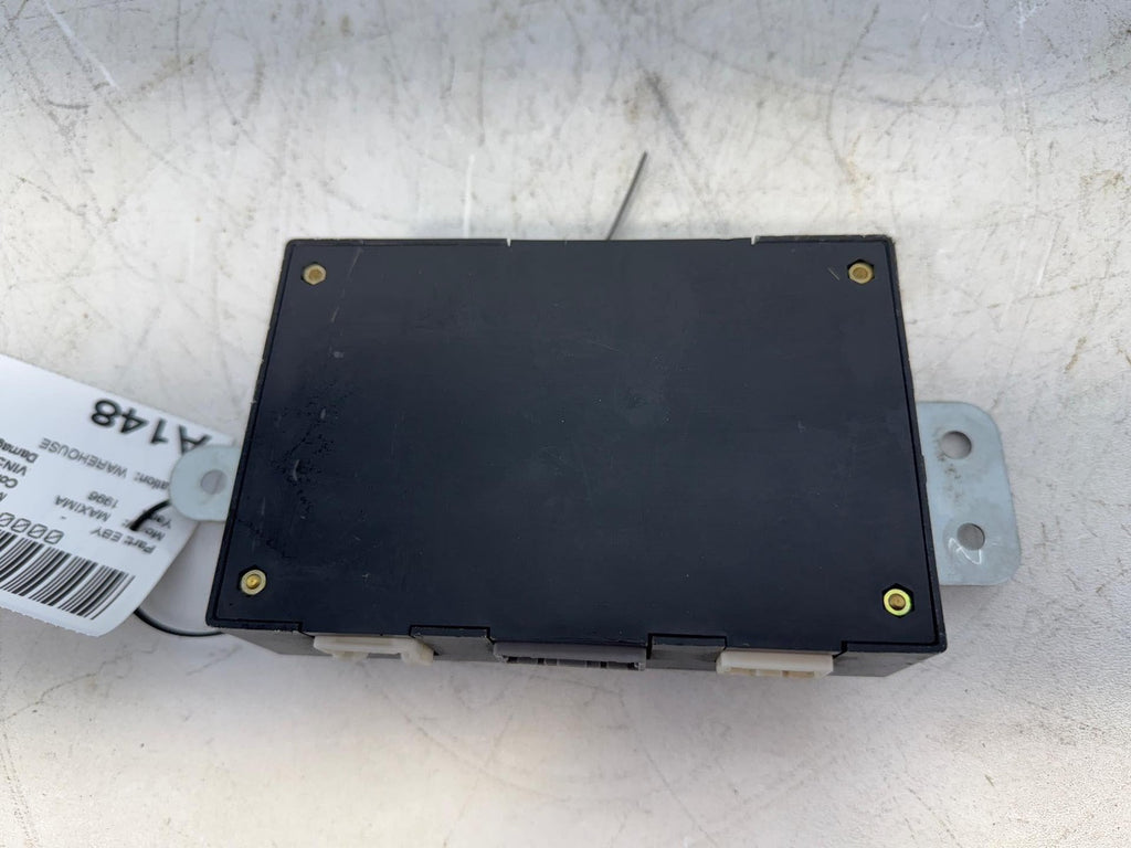 1995-1996 Nissan Maxima Chassis Ecm Body Control Bcm Center Dash Under Radio Oem