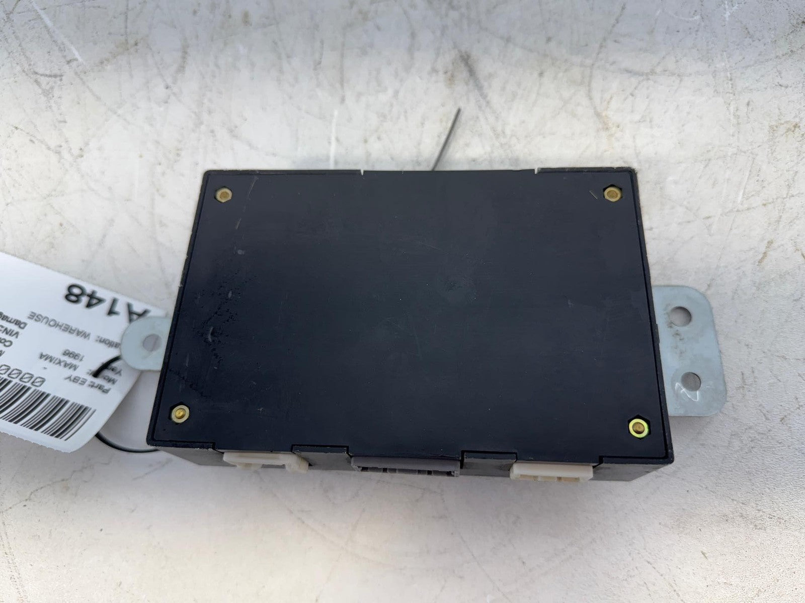 1995-1996 Nissan Maxima Chassis Ecm Body Control Bcm Center Dash Under Radio Oem