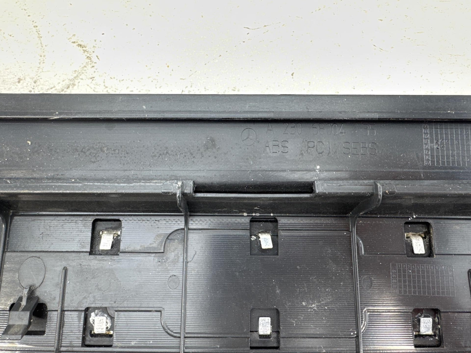 03-08 Mercedes Sl600 R230 Front Right Side Door Sill Scuff Trim Plate Oem