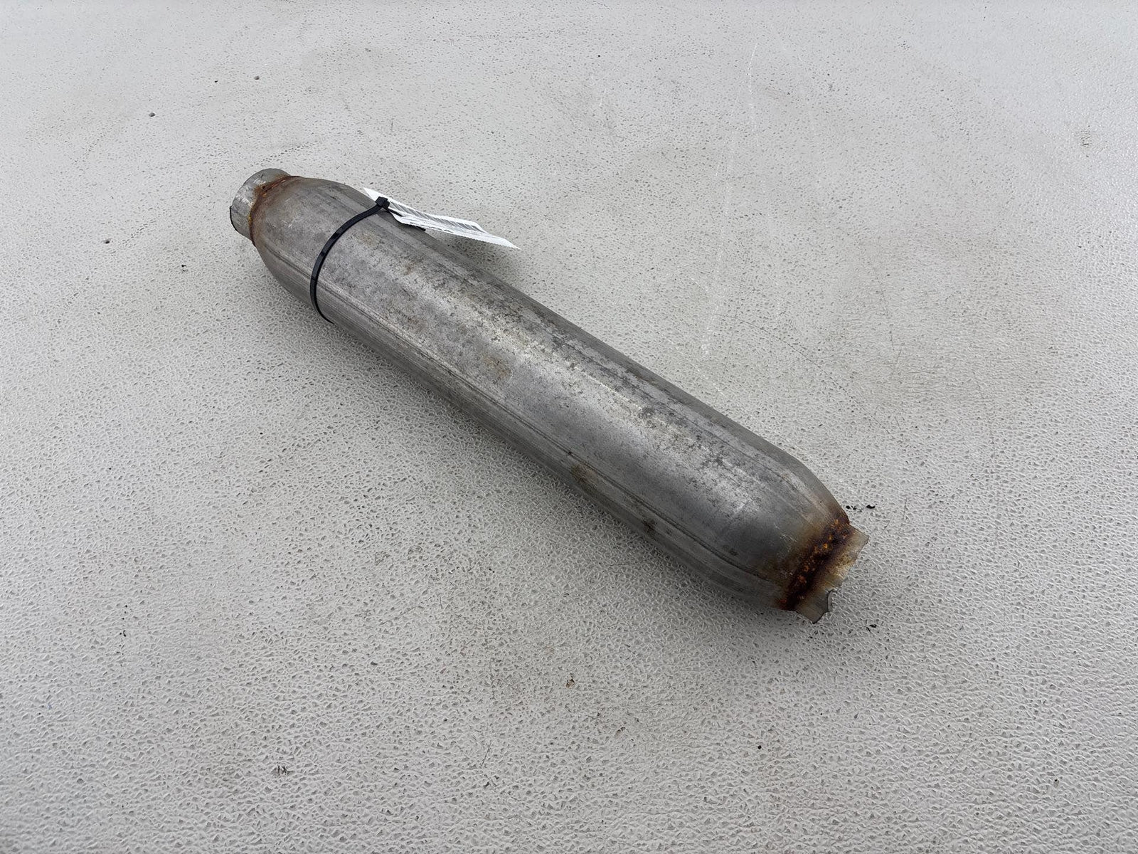 1997-2000 Buick Regal 3.8L Center Exhaust Resonator Oem