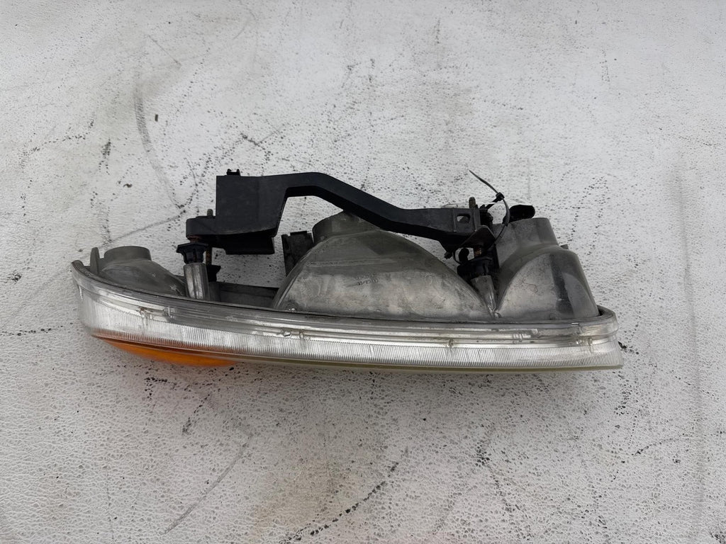 00-02 Saturn S Sw2 Front Driver Side Headlight Assembly