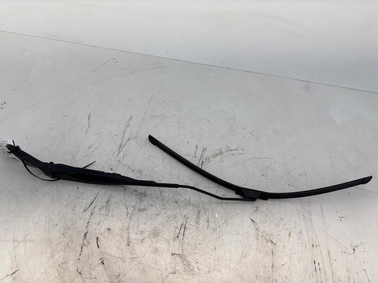 19-24 Dodge Ram 1500 Windshield Wiper Arm Left Side Oem 68338925Ab