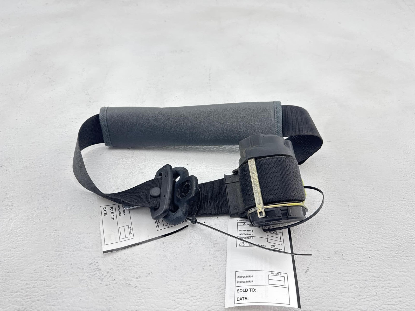 2000 - 2001 Porsche Boxster Front Right Seat Belt Retractor OEM