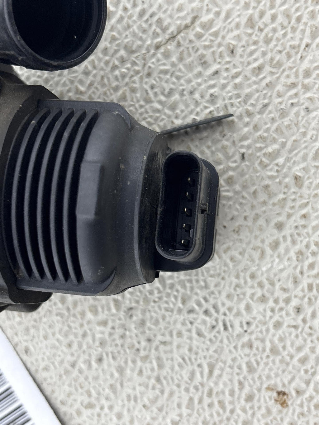 15-16 Volkswagen Golf Gti Engine Egr Smog Air Injection Pump Control 06K131097J