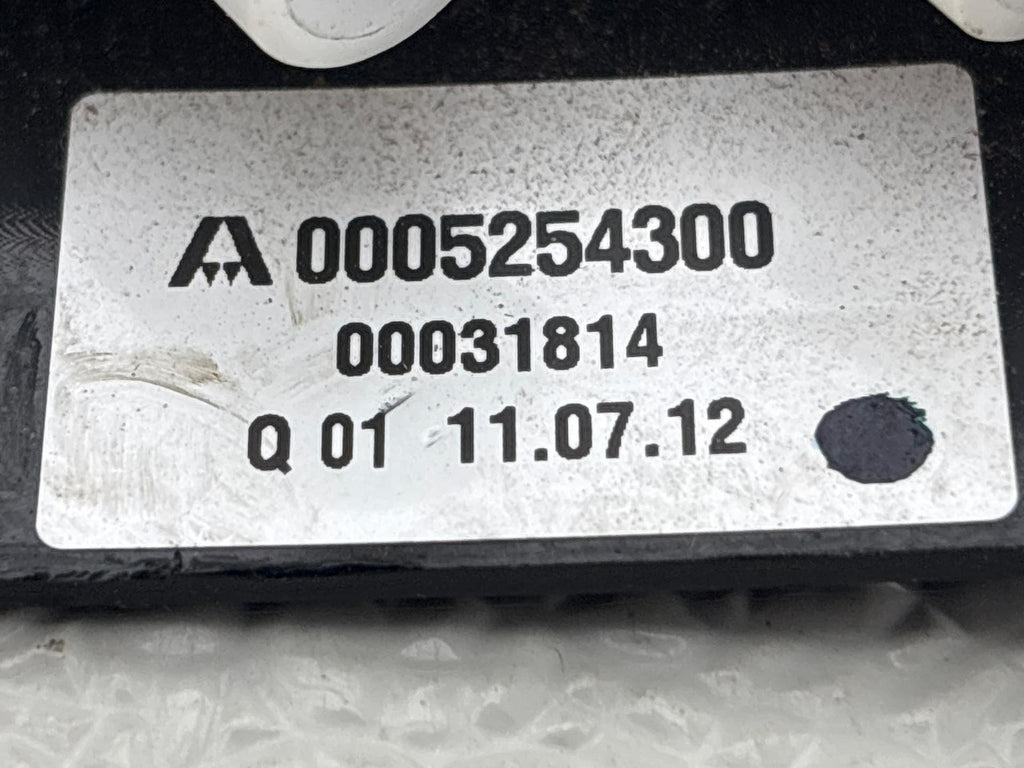 10-17 Mercedes W207 E350 E400 E550 Left Seat Switch Control Valve