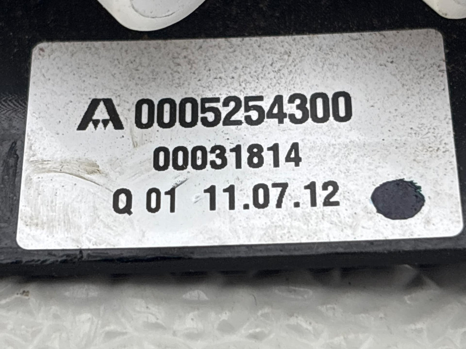 10-17 Mercedes W207 E350 E400 E550 Left Seat Switch Control Valve