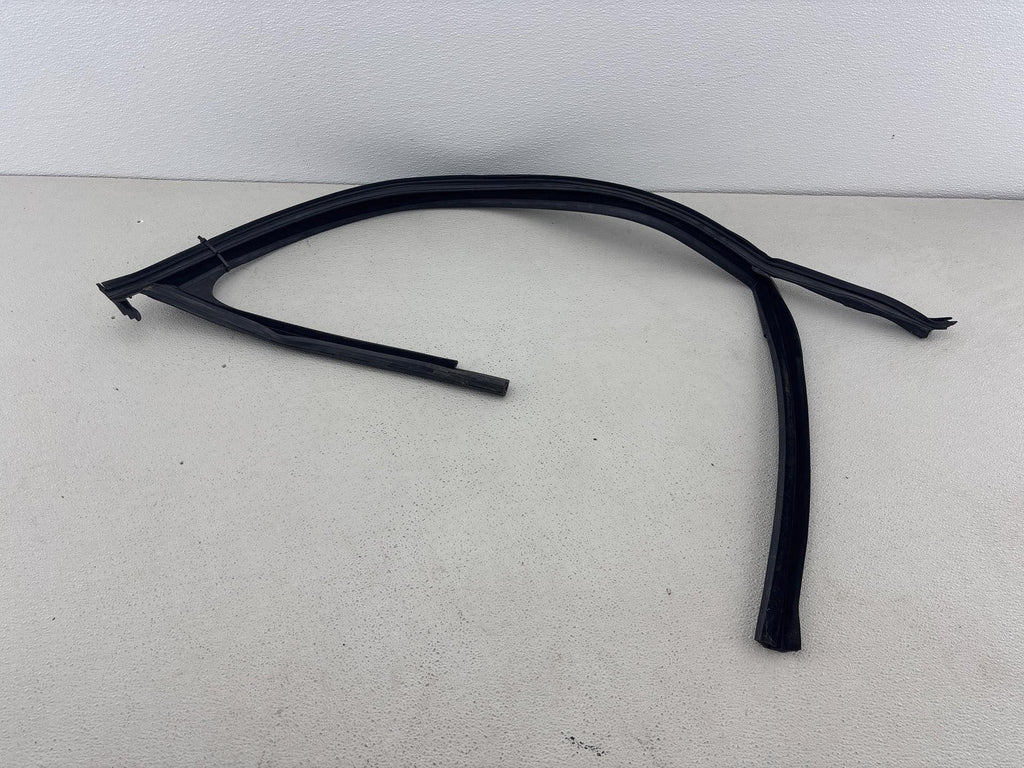 12-20 Volkswagen Passat Front Right Door Window Glass Run Channel Seal Oem