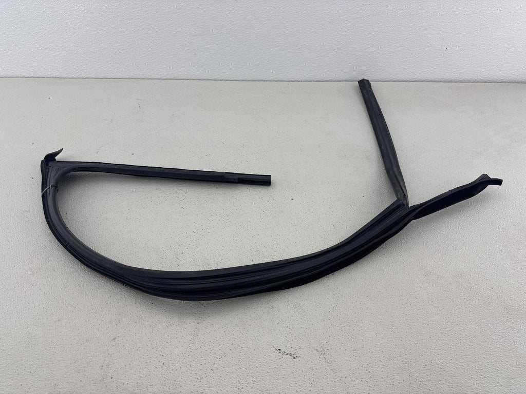 12-20 Volkswagen Passat Front Right Door Window Glass Run Channel Seal Oem