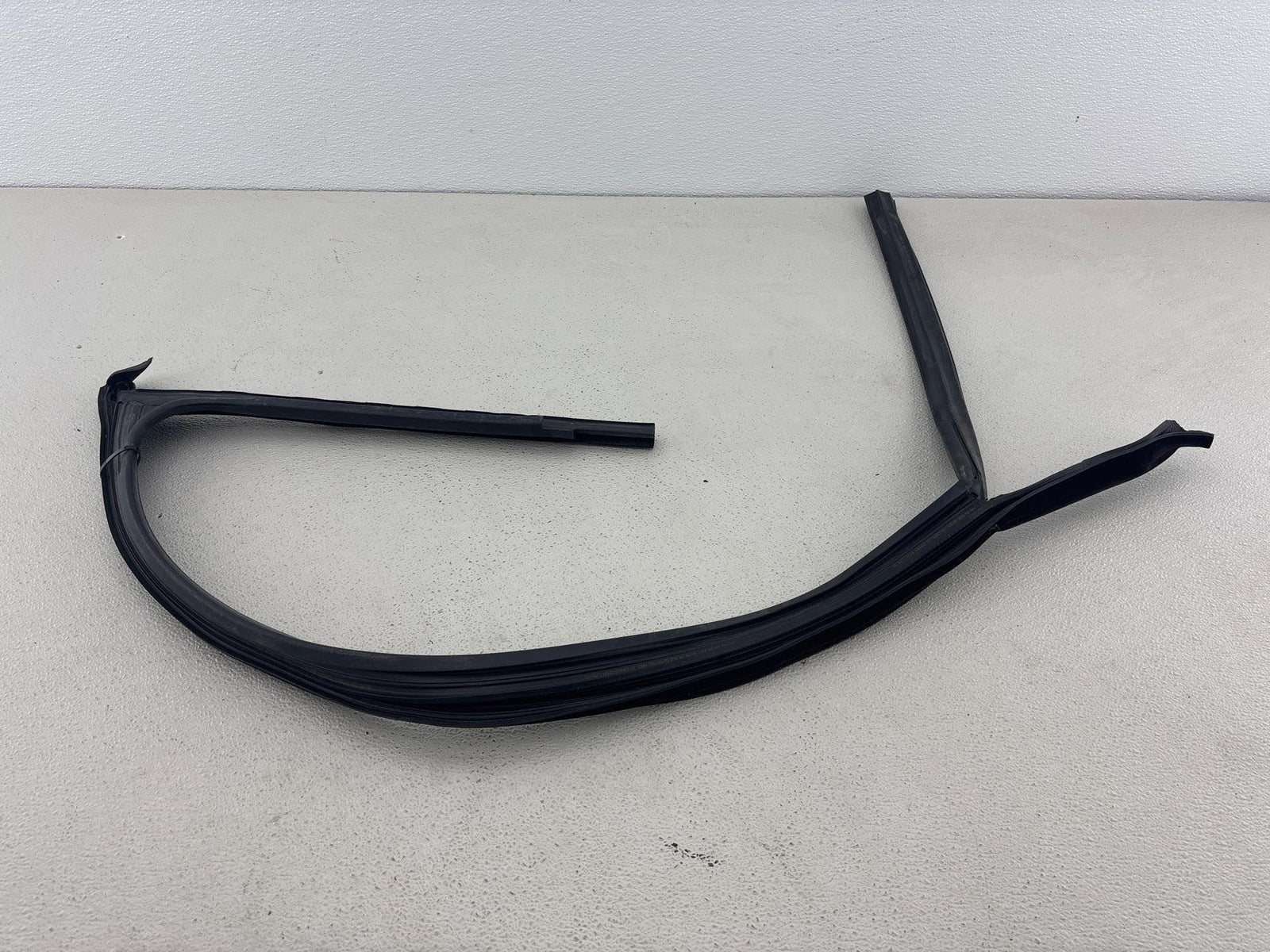 12-20 Volkswagen Passat Front Right Door Window Glass Run Channel Seal Oem