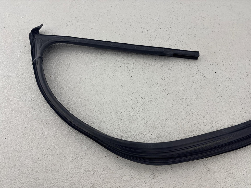 12-20 Volkswagen Passat Front Right Door Window Glass Run Channel Seal Oem