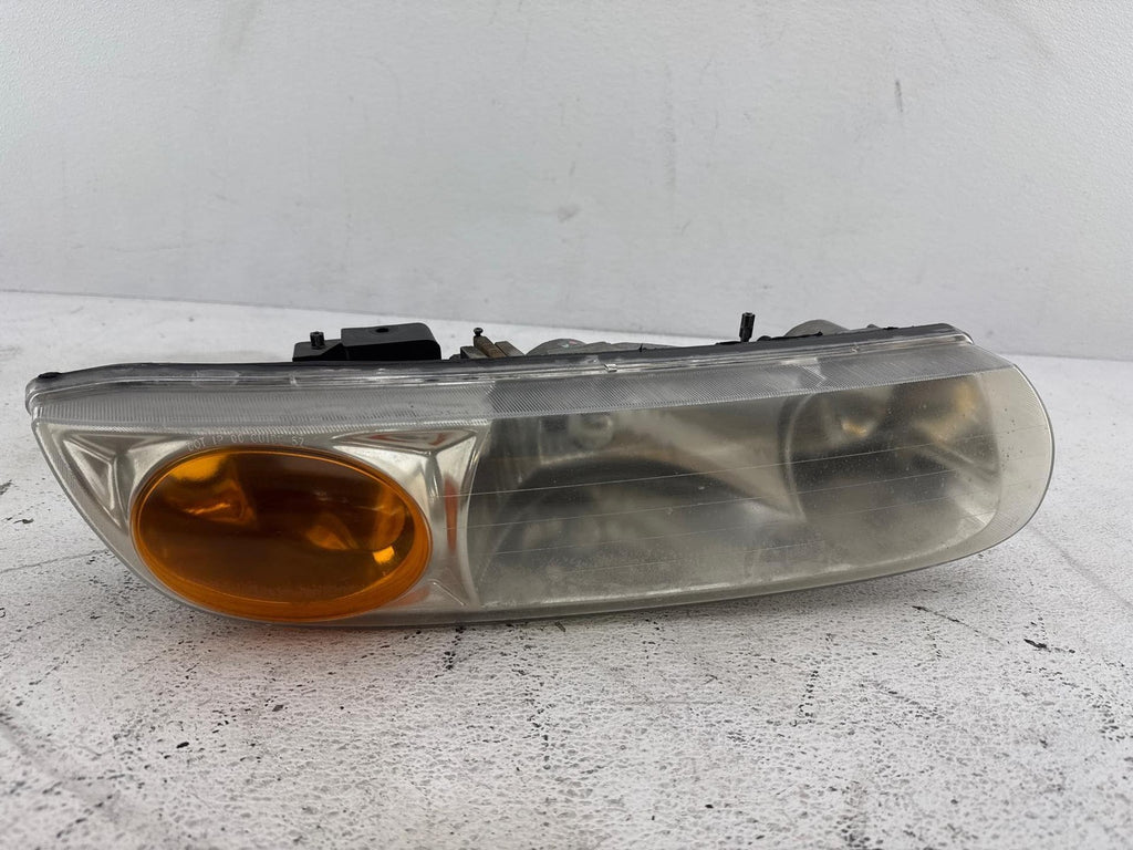00-02 Saturn S Sw2 Front Passenger Side Headlight Assembly