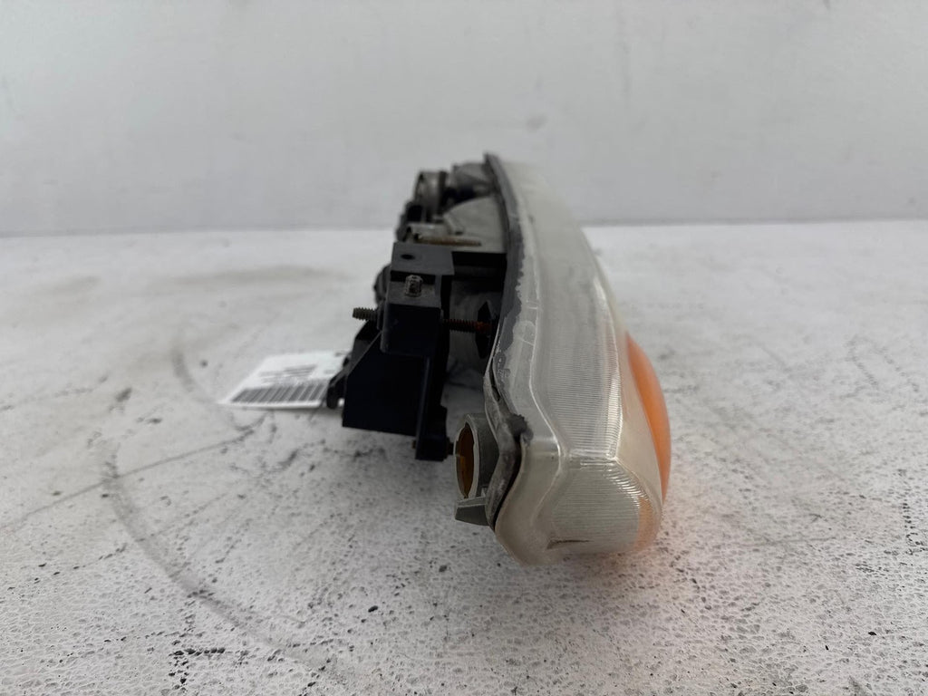 00-02 Saturn S Sw2 Front Passenger Side Headlight Assembly