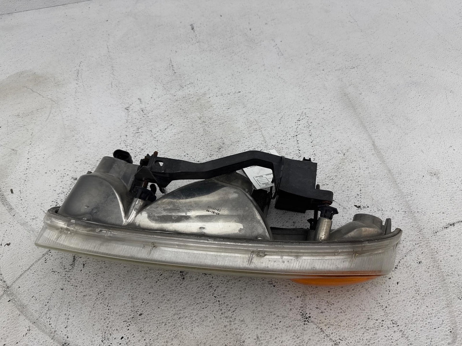 00-02 Saturn S Sw2 Front Passenger Side Headlight Assembly