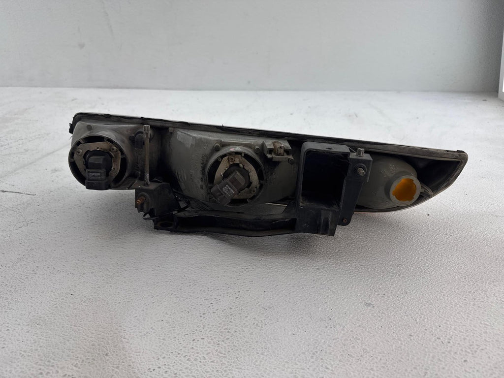 00-02 Saturn S Sw2 Front Passenger Side Headlight Assembly