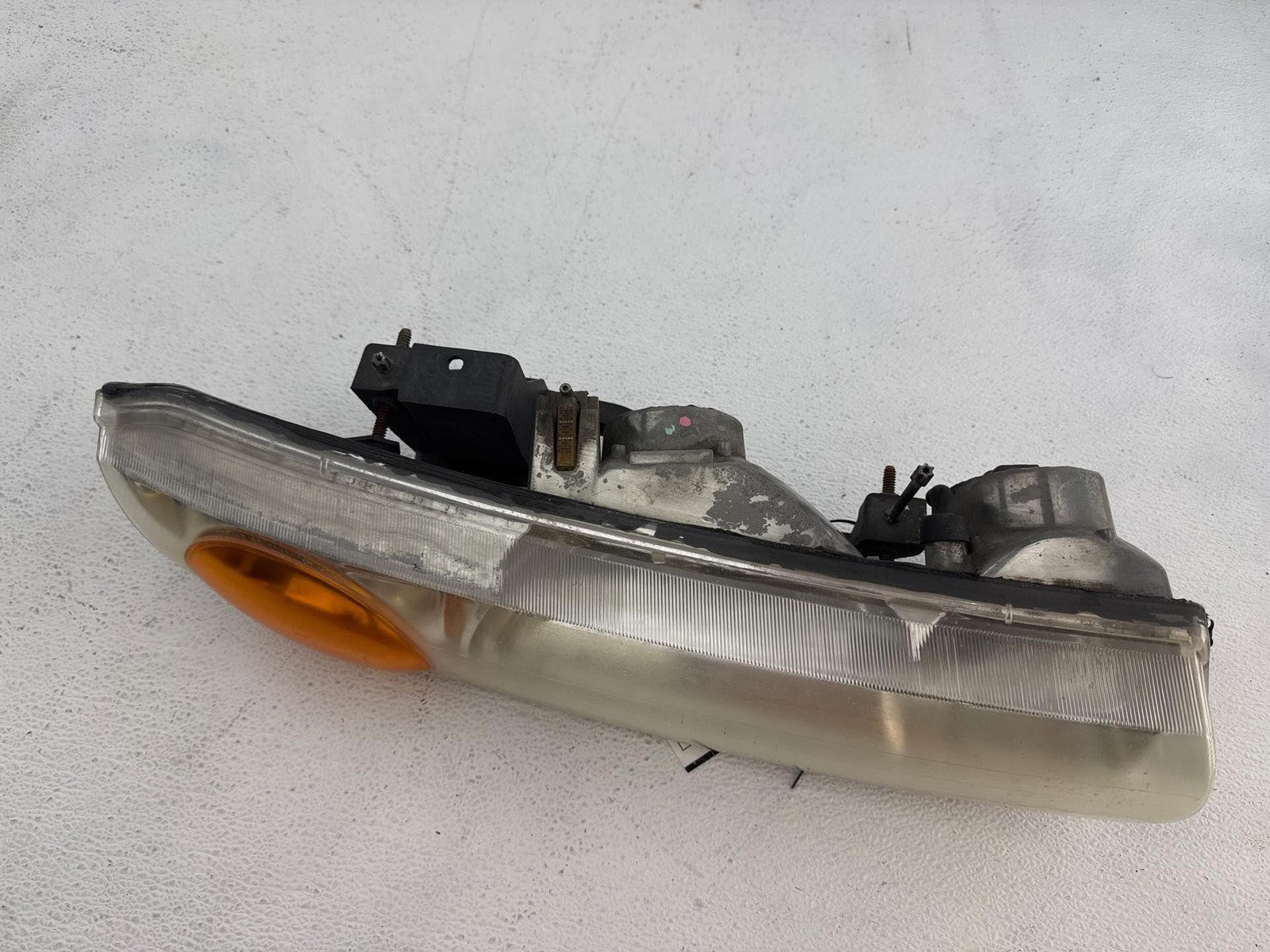 00-02 Saturn S Sw2 Front Passenger Side Headlight Assembly