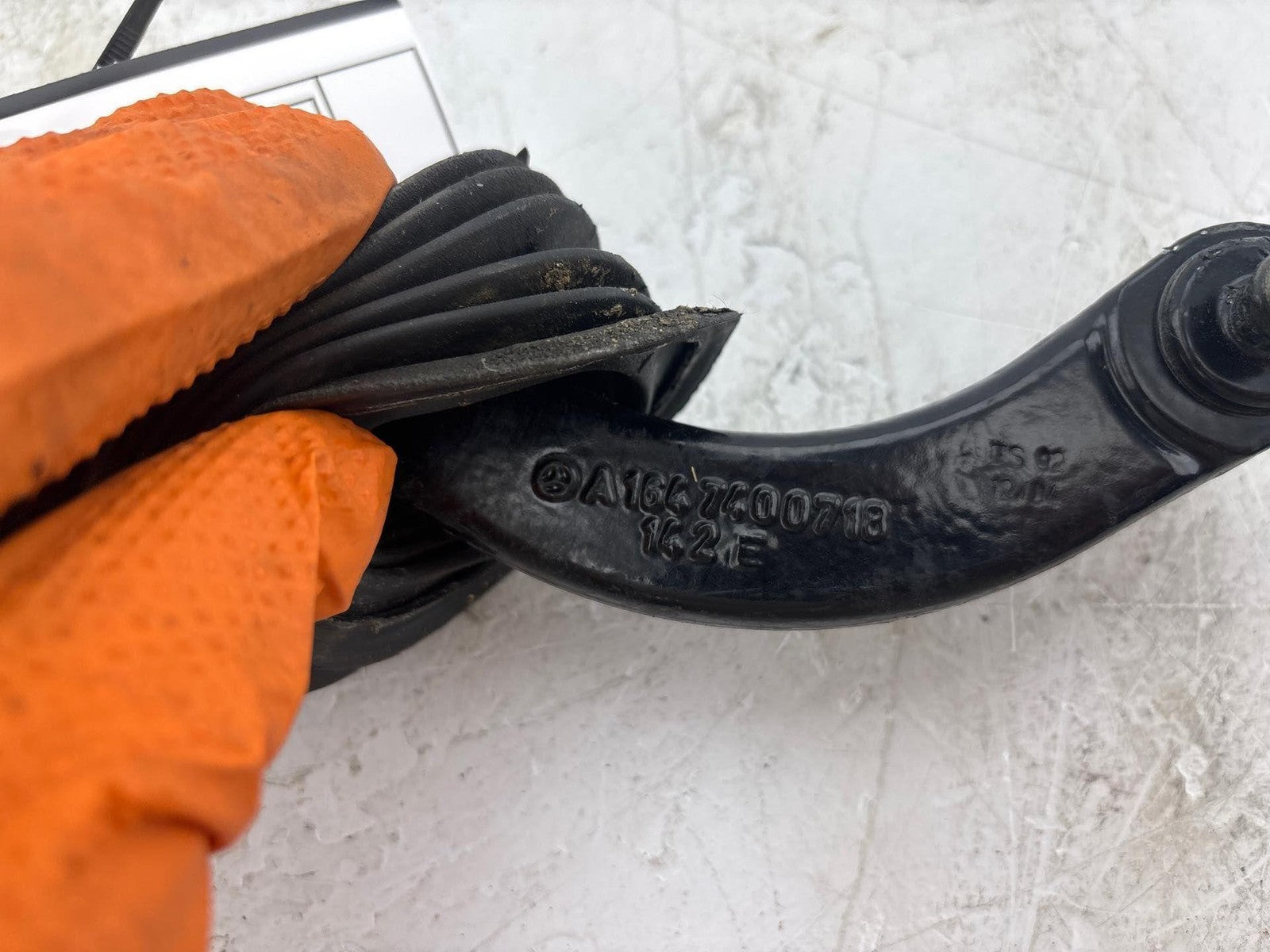 07-12 Mercedes Gl450 Trunk Hatch Hinge Bracket A1647400718