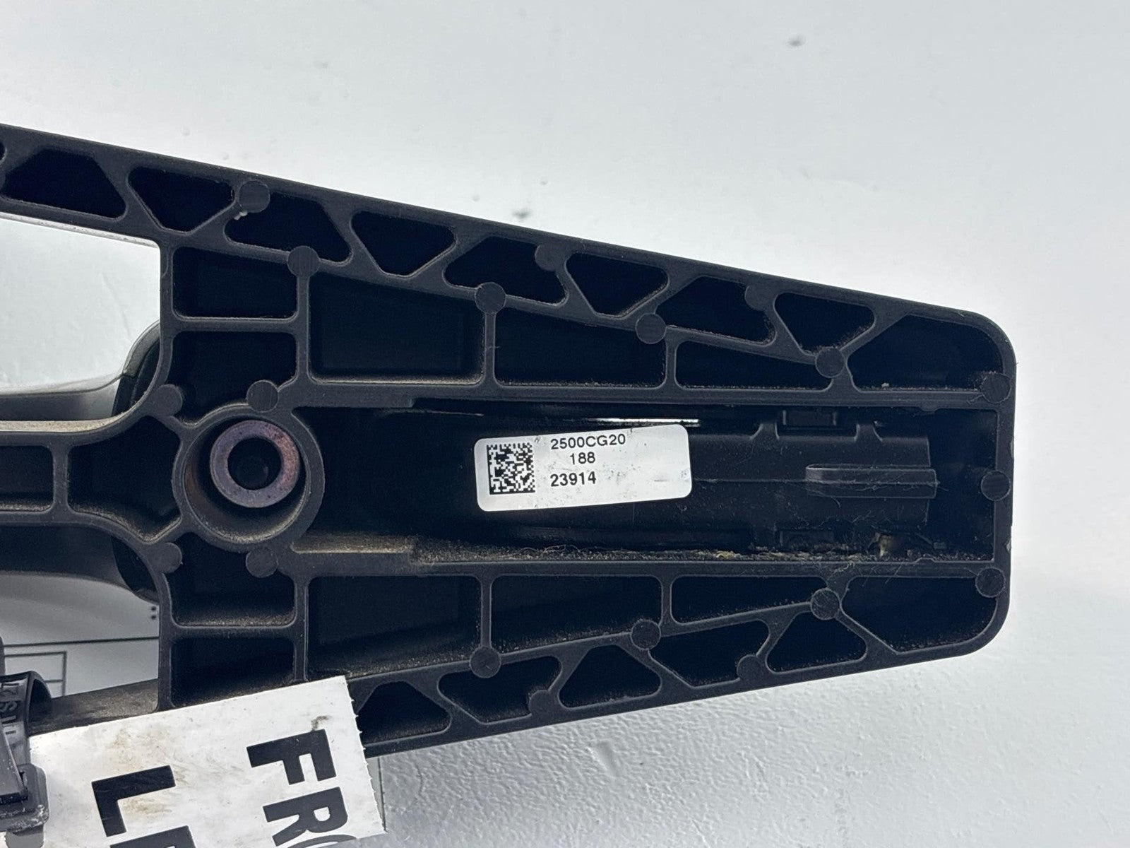 13-20 Ford Fusion Outside Door Handle Left