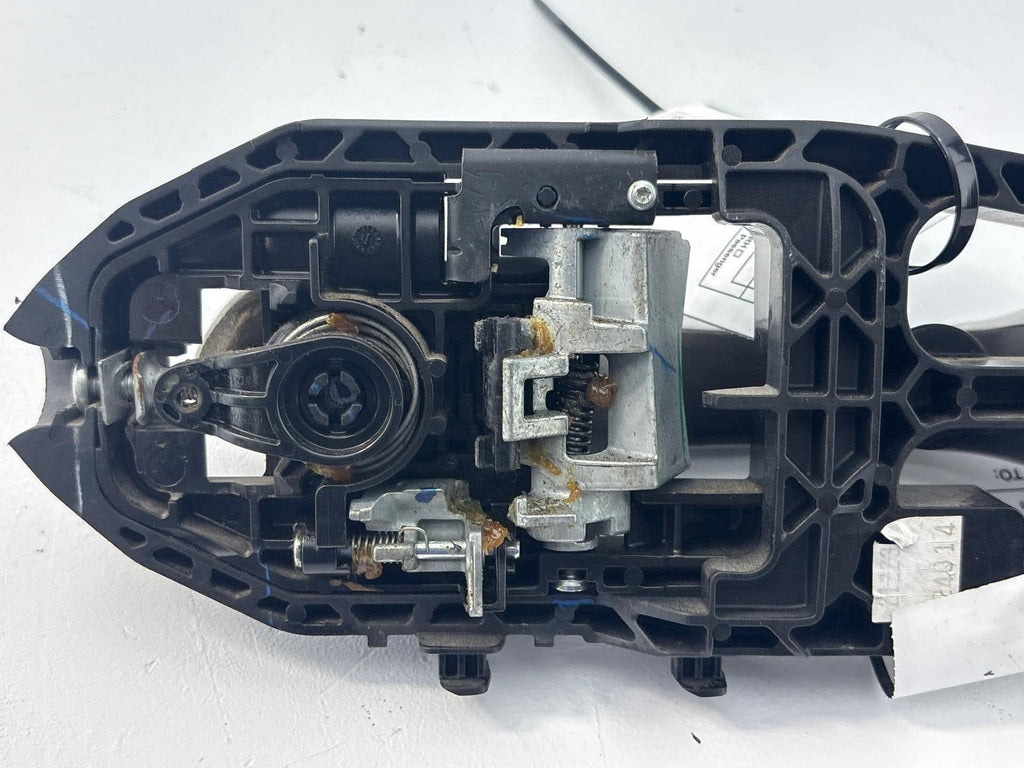 13-20 Ford Fusion Outside Door Handle Left