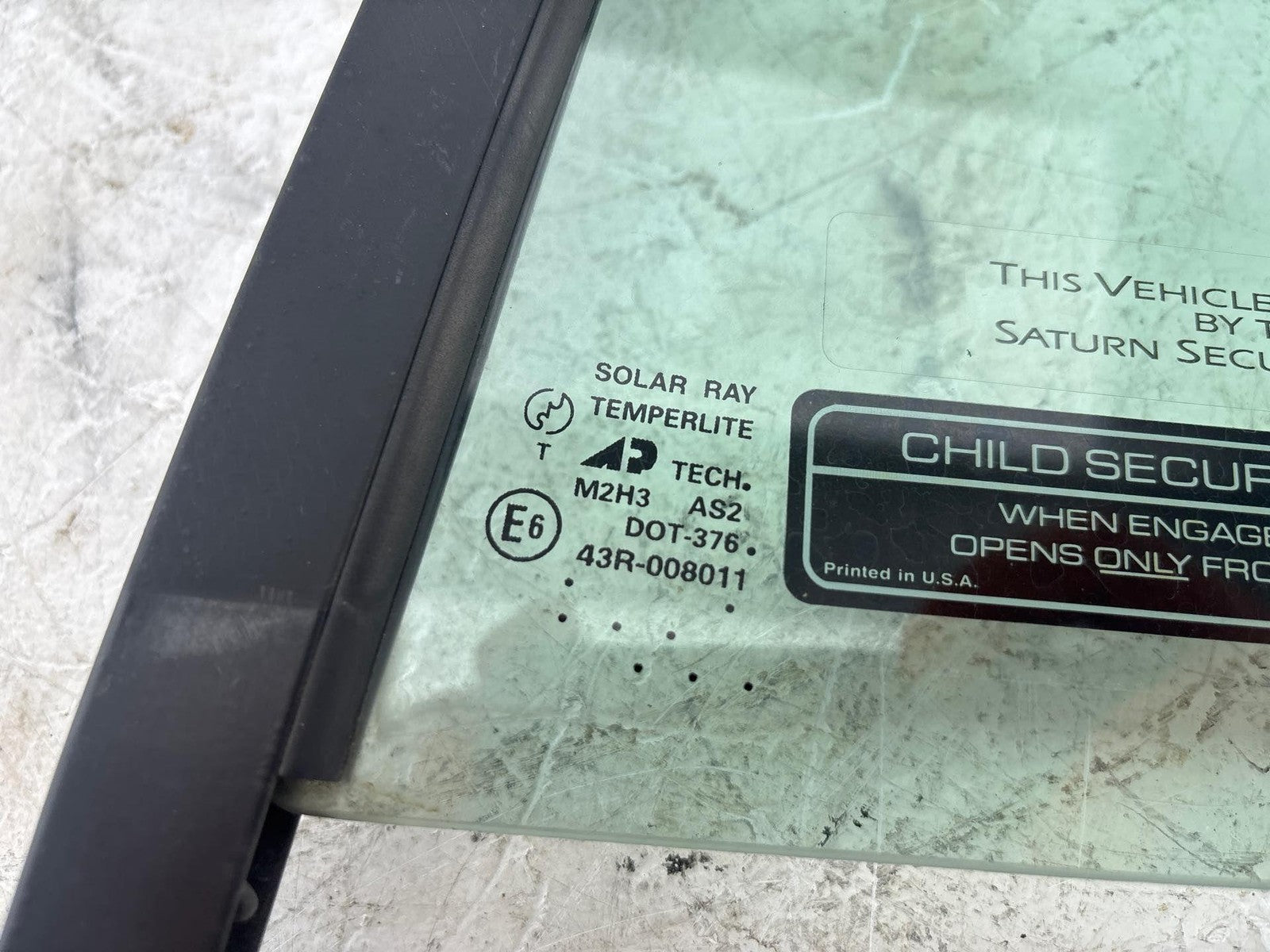 00-02 Saturn Sw2 Rear Driver Side Door Vent Window Glass