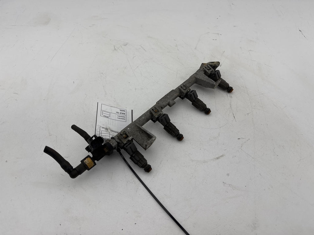 1999 -2002 Mercury Cougar 2.Ol Fuel Injection Rail W/ Injecotrs Oem
