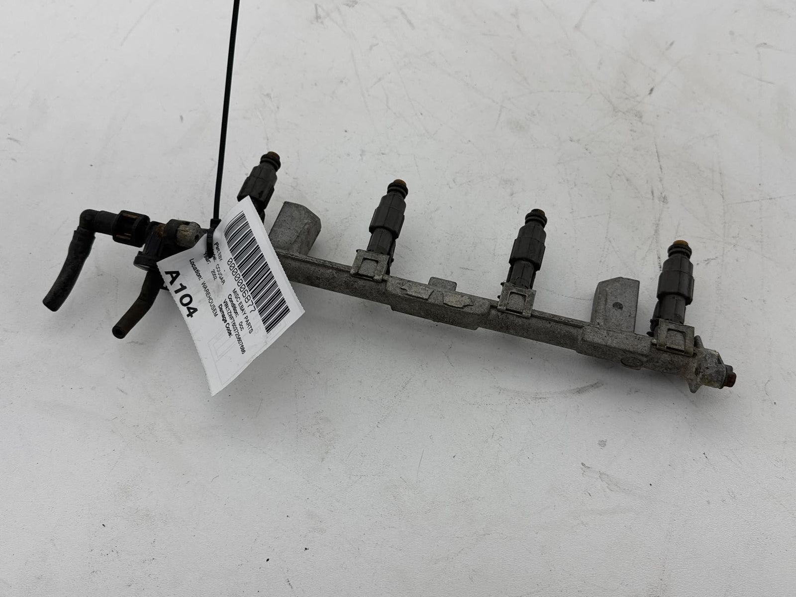 1999 -2002 Mercury Cougar 2.Ol Fuel Injection Rail W/ Injecotrs Oem