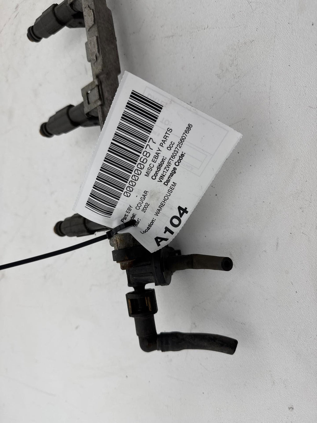 1999 -2002 Mercury Cougar 2.Ol Fuel Injection Rail W/ Injecotrs Oem