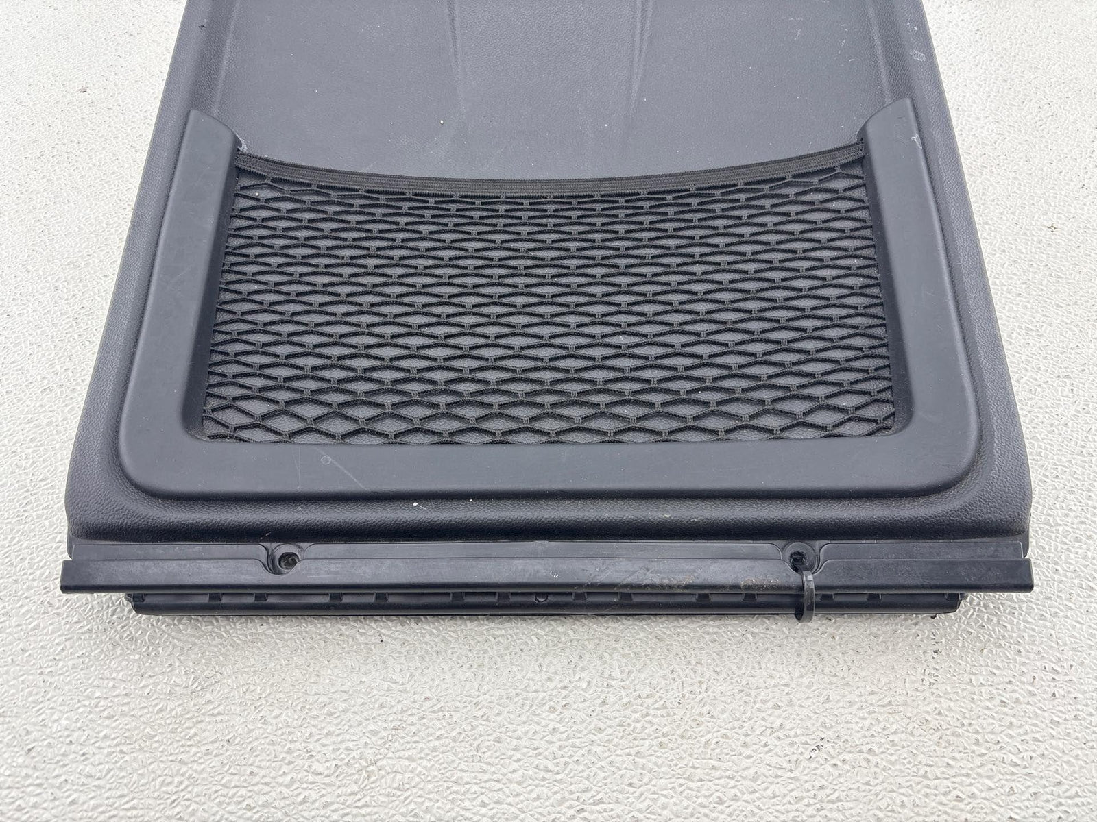 17-25 Alfa Romeo Giulia / Stelvio Front Right Seat Back Cover Panel Oem