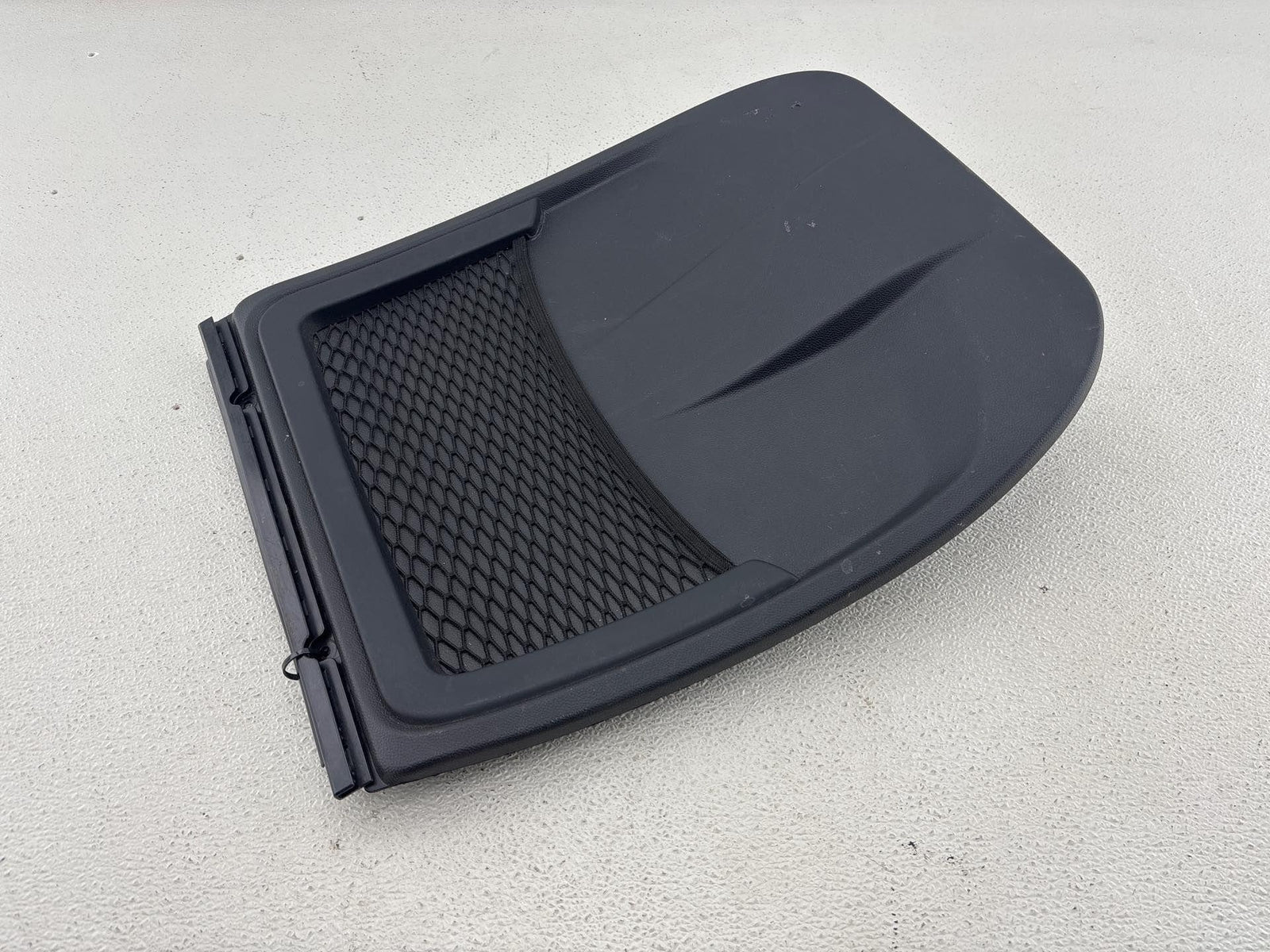 17-25 Alfa Romeo Giulia / Stelvio Front Right Seat Back Cover Panel Oem