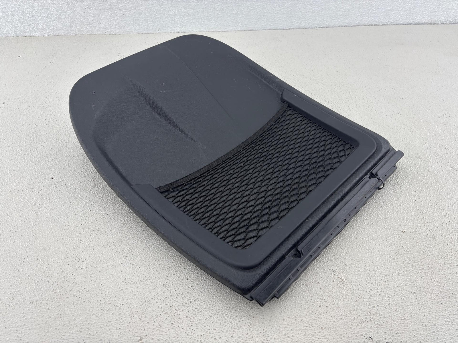 17-25 Alfa Romeo Giulia / Stelvio Front Right Seat Back Cover Panel Oem