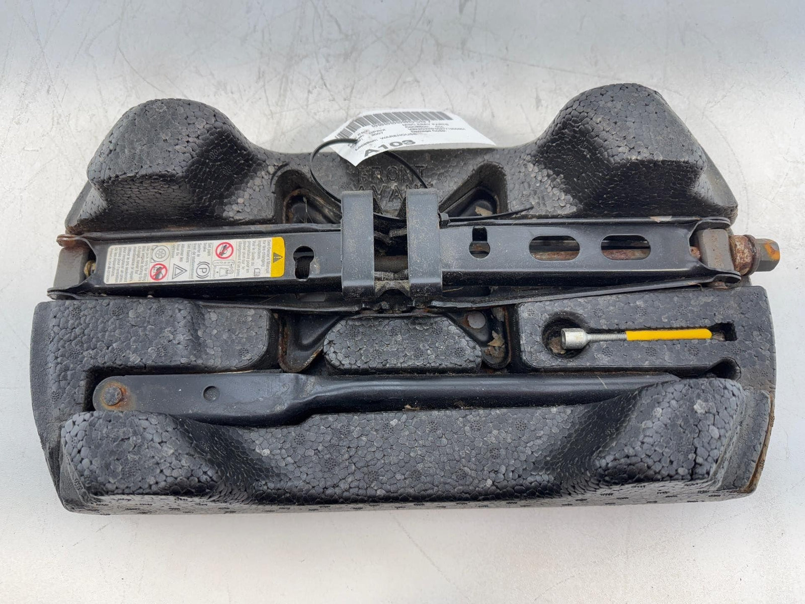 07 Pontiac Grand Prix Spare Tire Jack & Tool Kit Lug Wrench Foam Oem