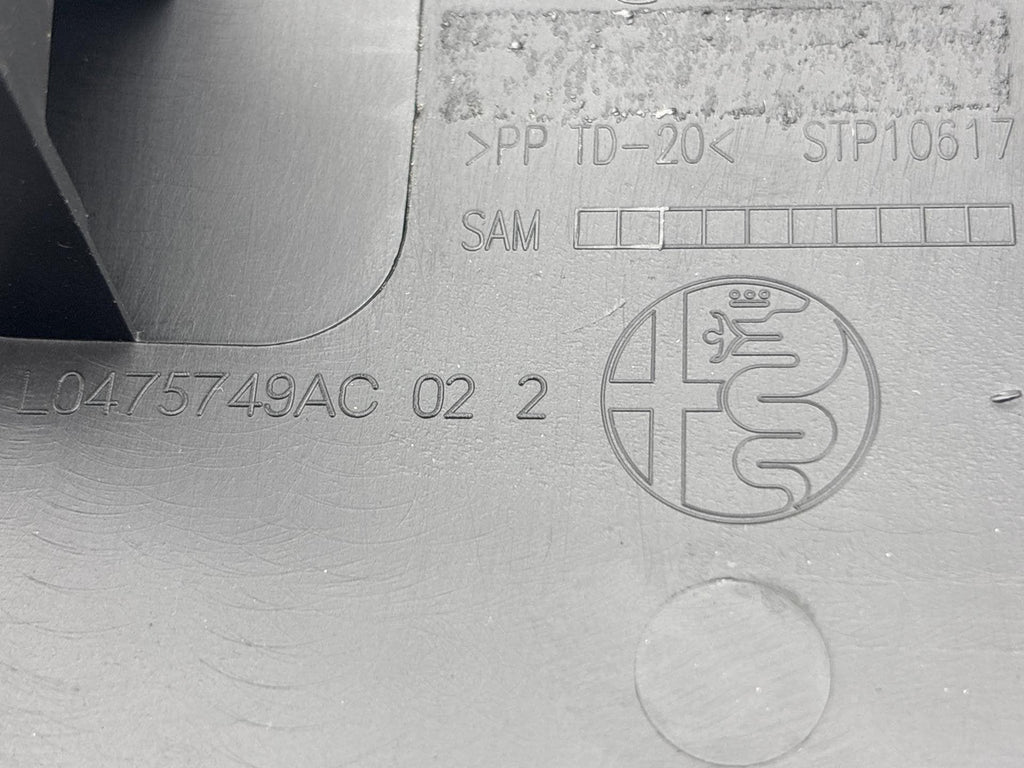 17-25 Alfa Romeo Giulia / Stelvio Front Right Seat Back Cover Panel Oem