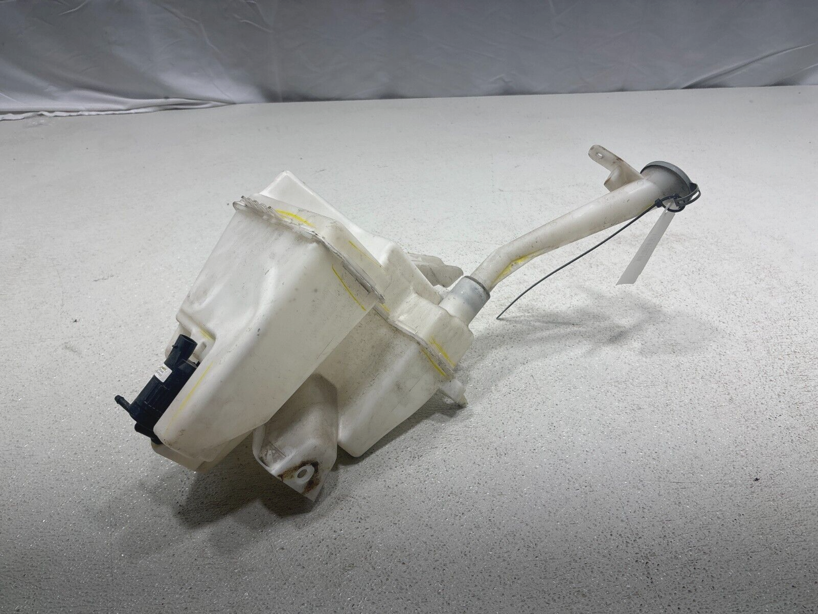 13-17 Nissan Sentra Windshield Washer Tank Bottle Reservoir 28910-3Sg0A