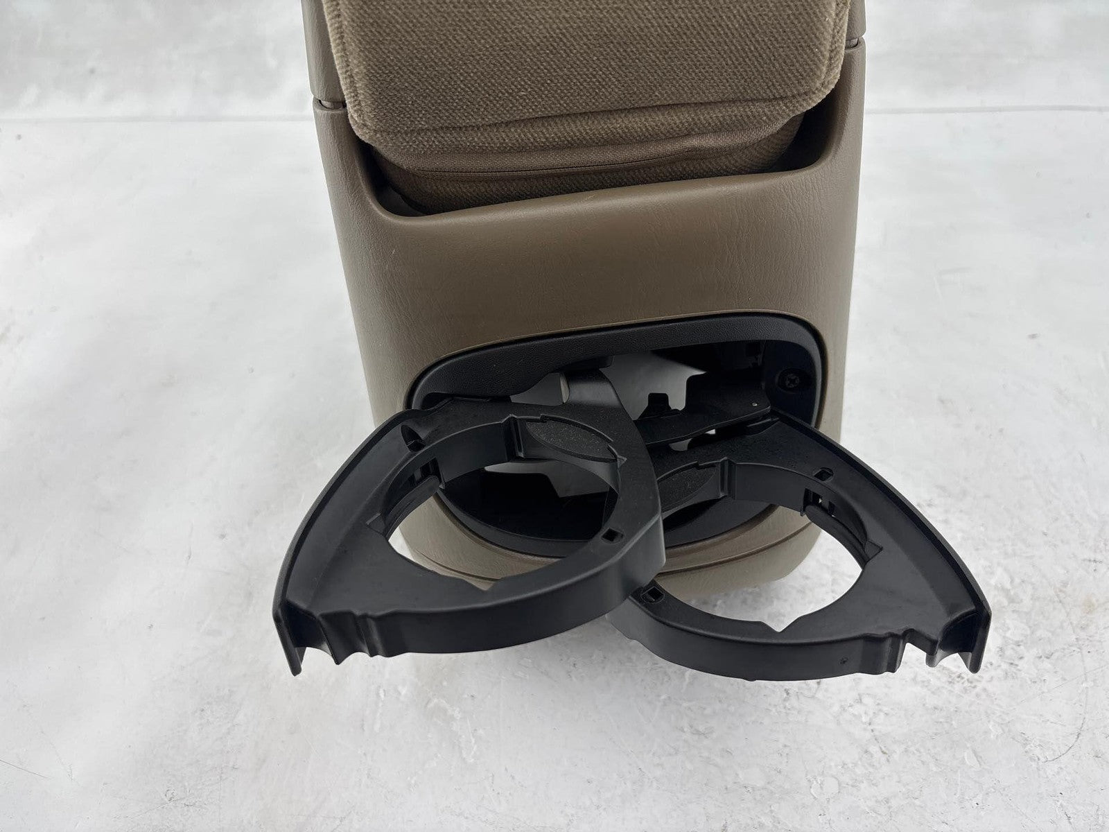 2001 Ford Taurus Front Center Seat Folding Armrest W/ Rear Cup Holders Oem